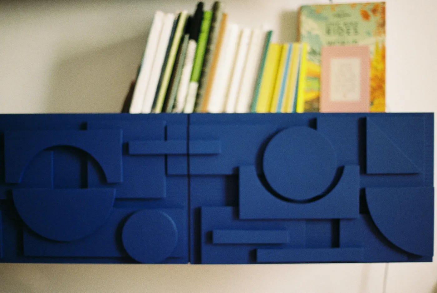 Blaues Wandboard – Detail